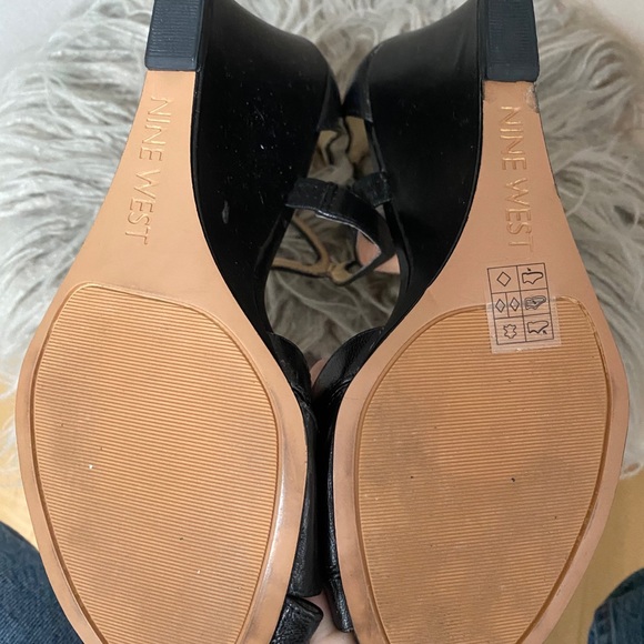 Nine West Sandals Black Leather Size 7 - Picture 3 of 4